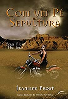 Com Um Pé Na Sepultura (Série Night Huntress)